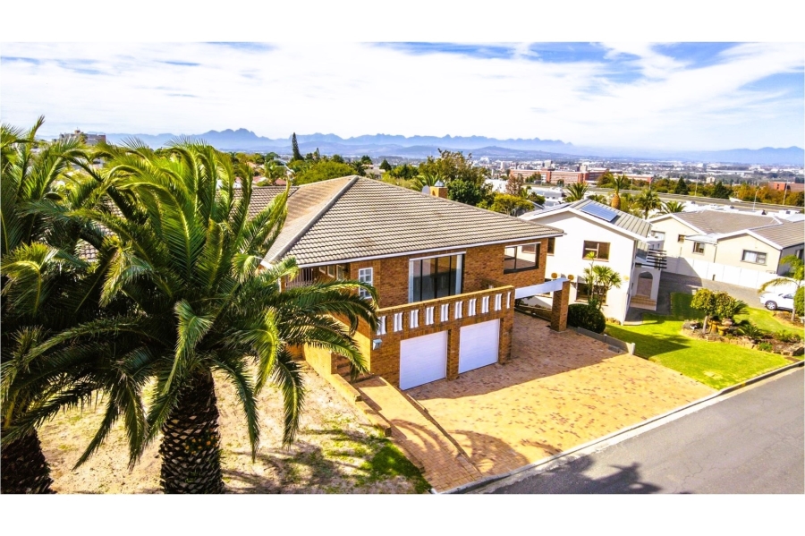 7 Bedroom Property for Sale in Loevenstein Western Cape